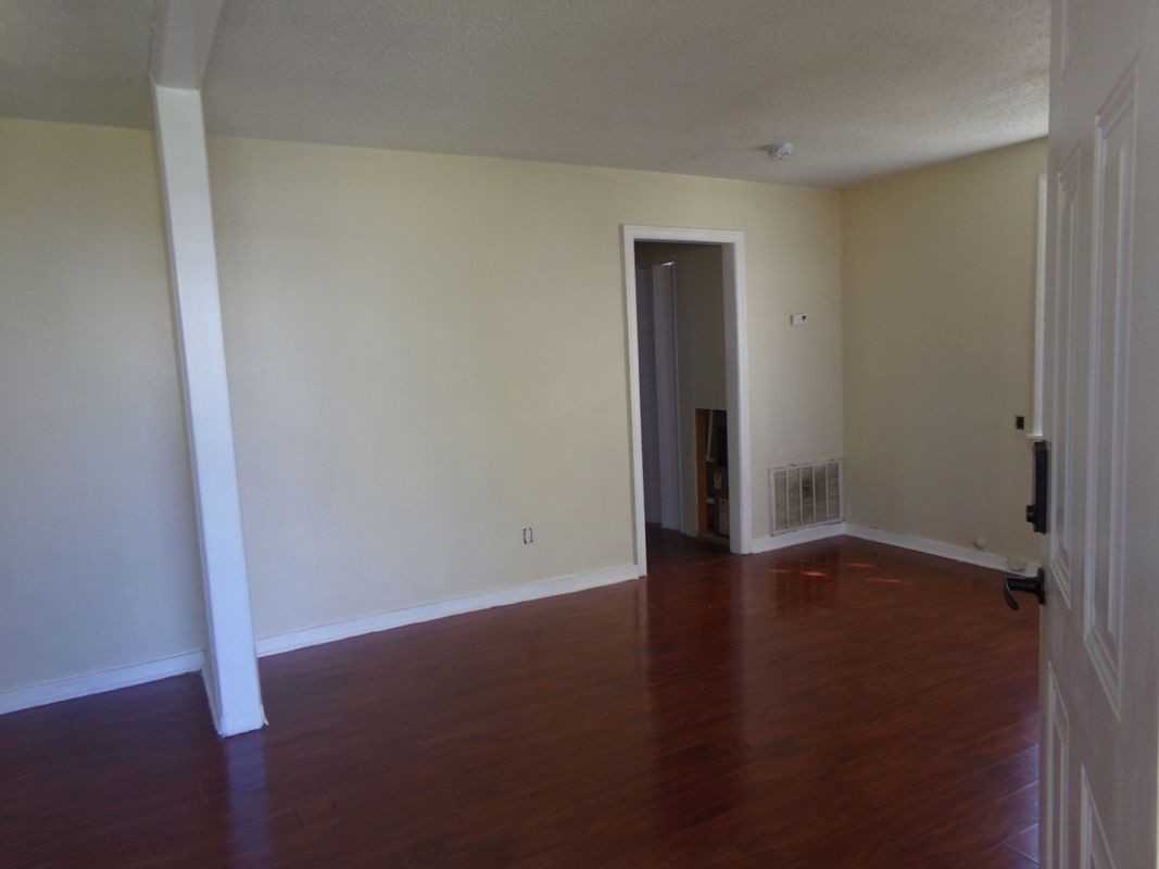 1131 E Henry St - Photo 2 of 27