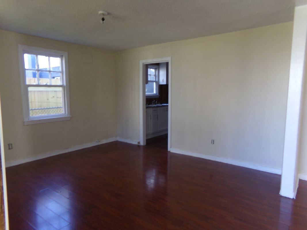 1131 E Henry St - Photo 3 of 27