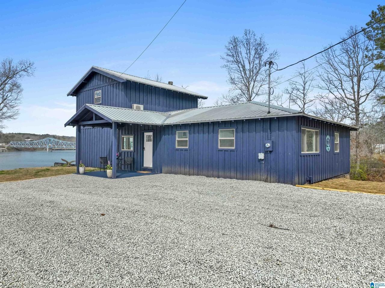 346 Bridgeview Rd - Photo 3 of 50