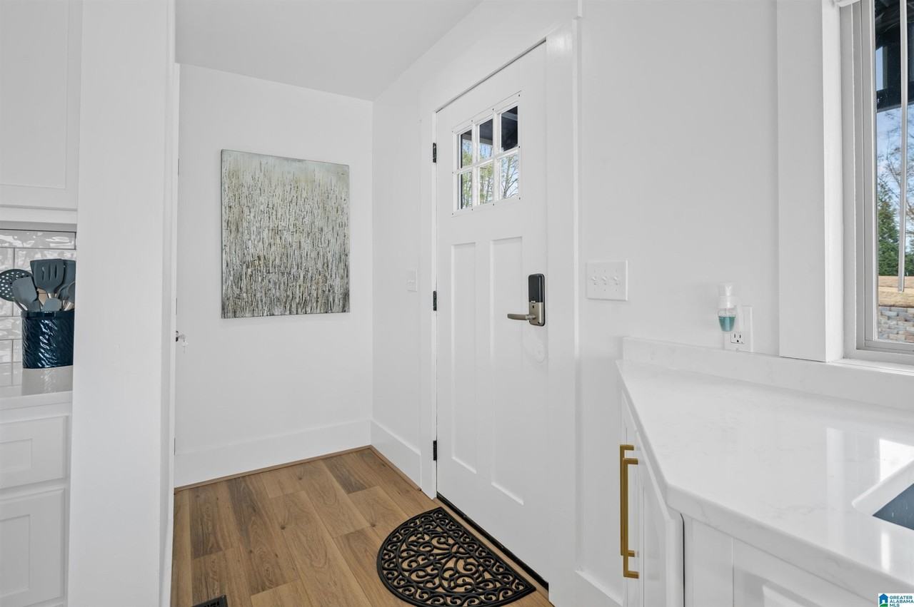 346 Bridgeview Rd - Photo 6 of 50