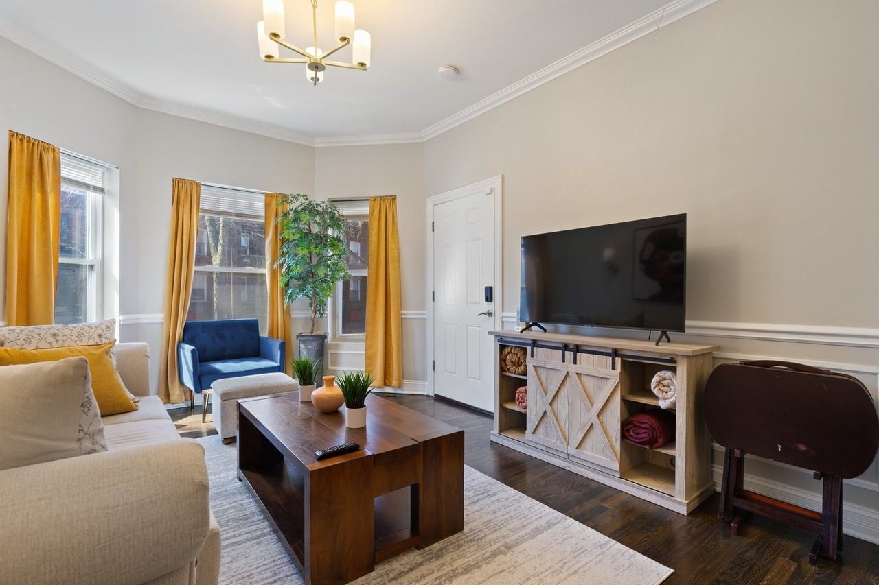 6145 S Eberhart Ave #1 - Photo 4 of 24