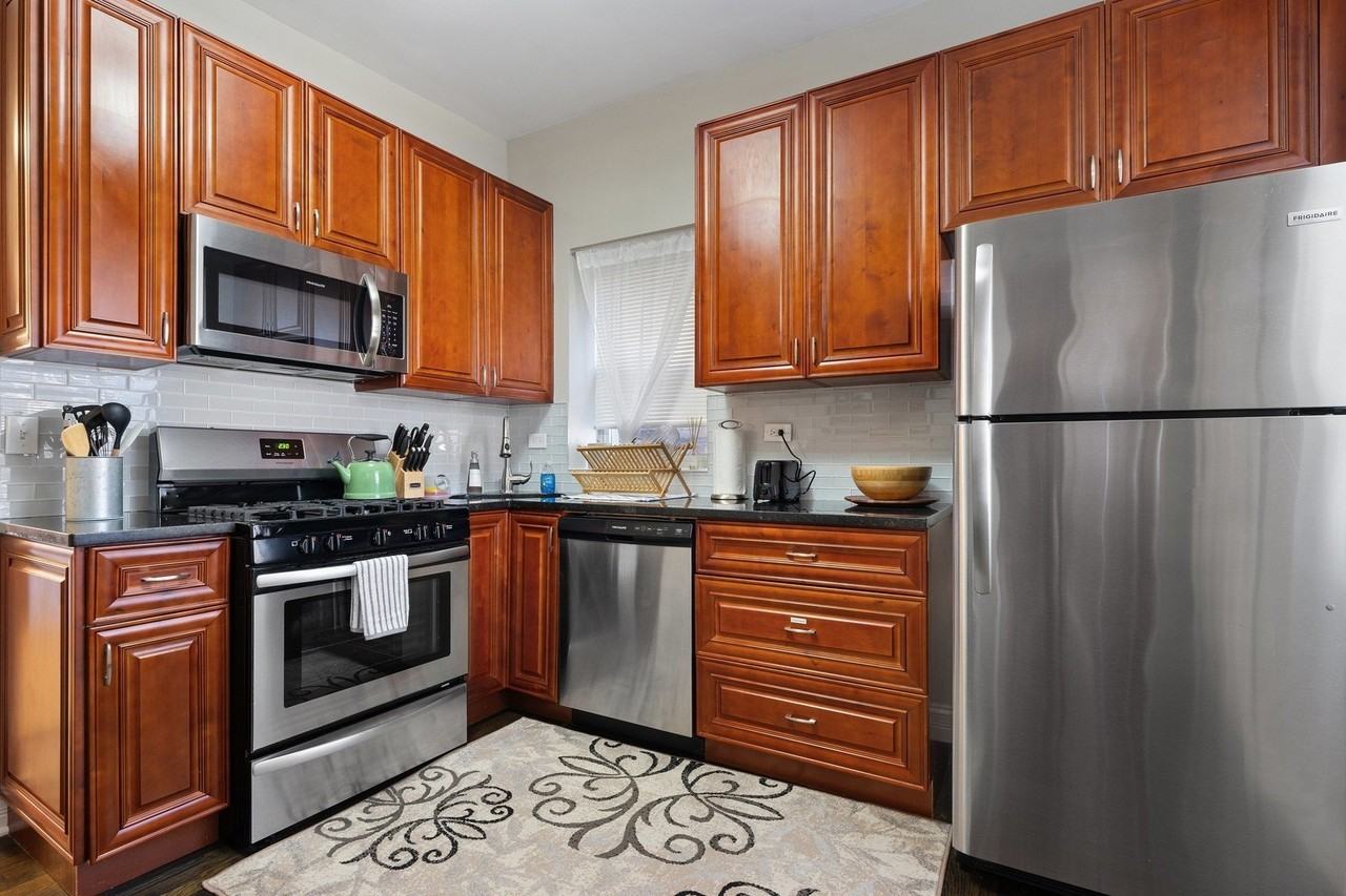 6145 S Eberhart Ave #1 - Photo 5 of 24