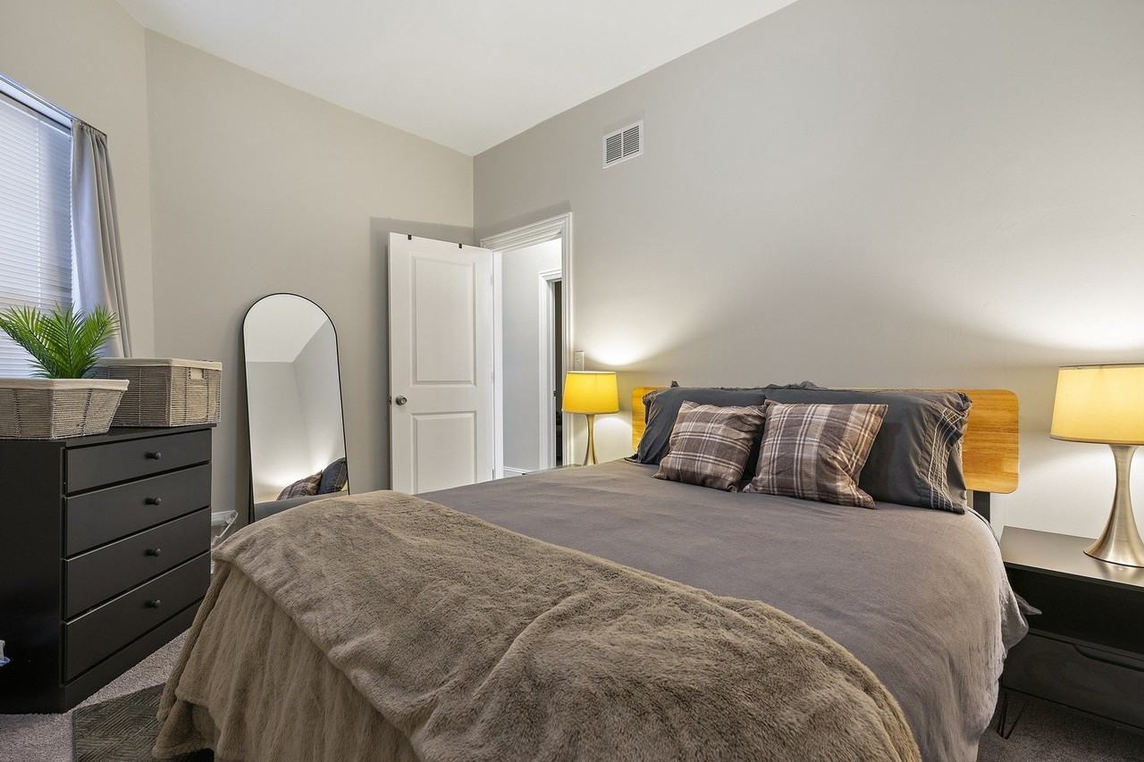 6145 S Eberhart Ave #1 - Photo 7 of 24