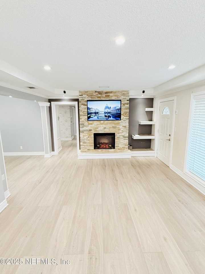 1953 Dean Rd - Photo 5 of 31