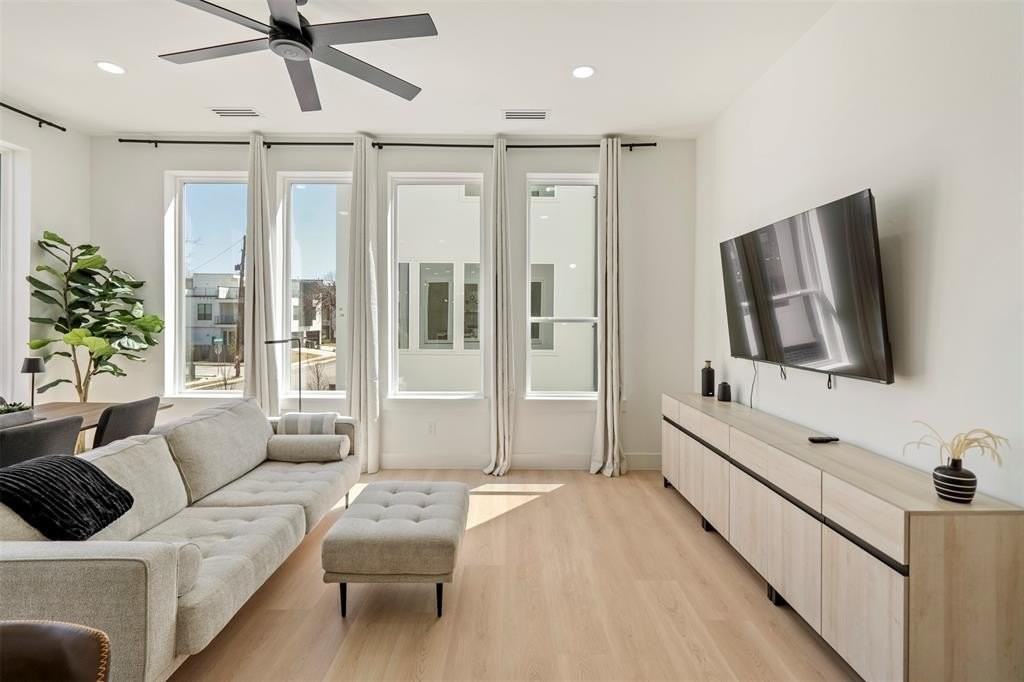 2019 California Drive #201 - Photo 3 of 34