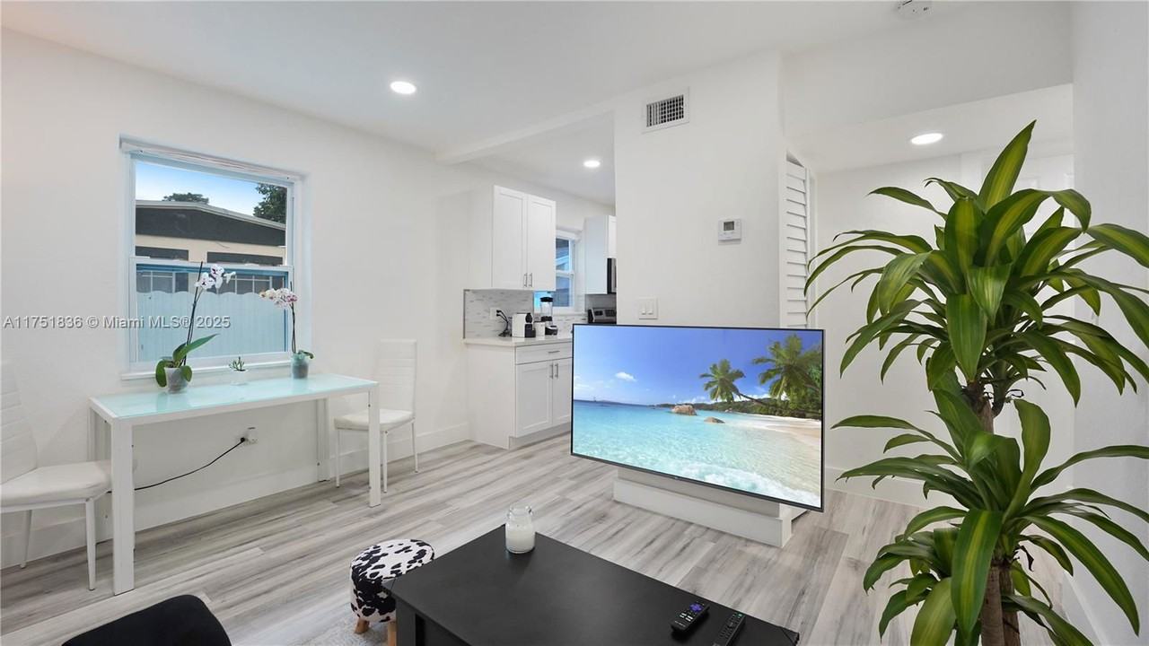 1441 Ne 154th Ter - Photo 2 of 8