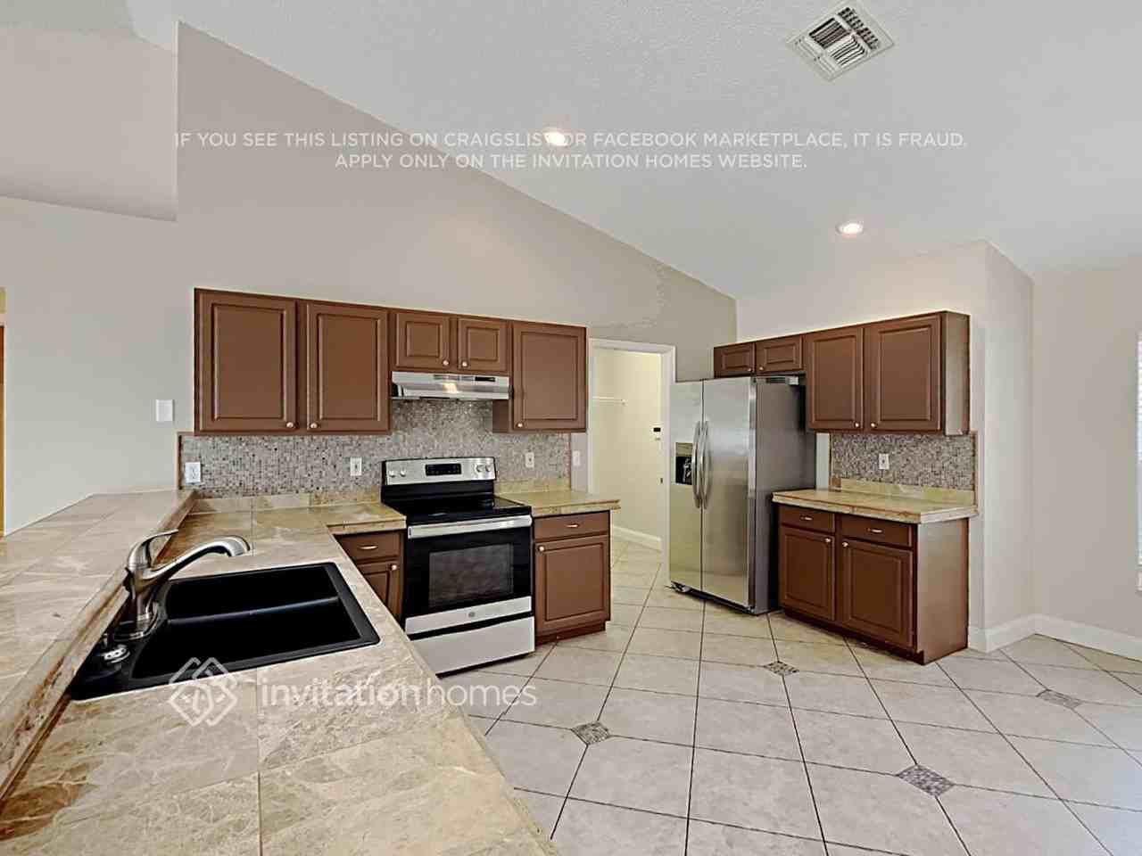 1404 Windy Bluff Dr - Photo 4 of 17