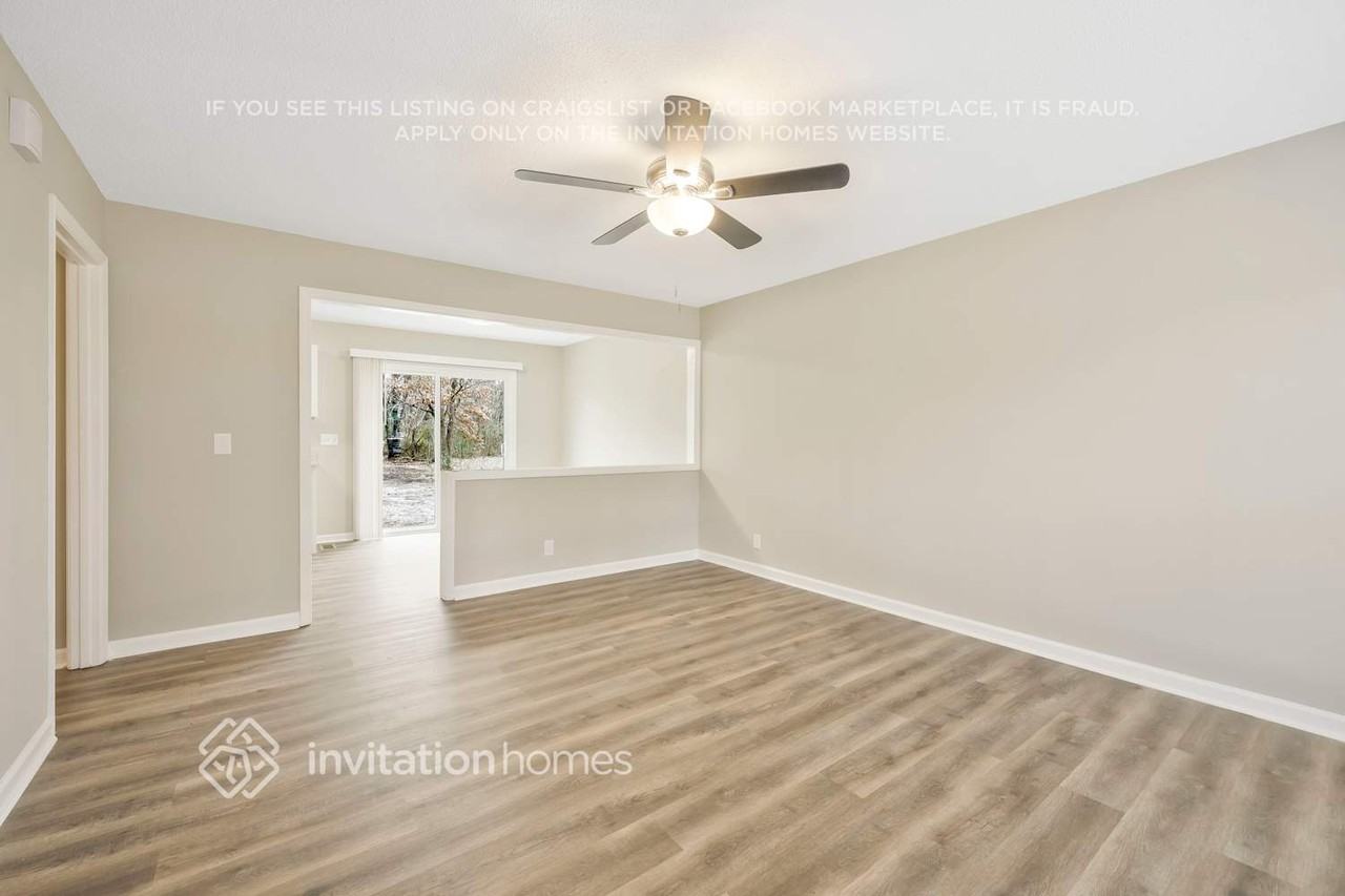 8826 Burleson Ln - Photo 3 of 21