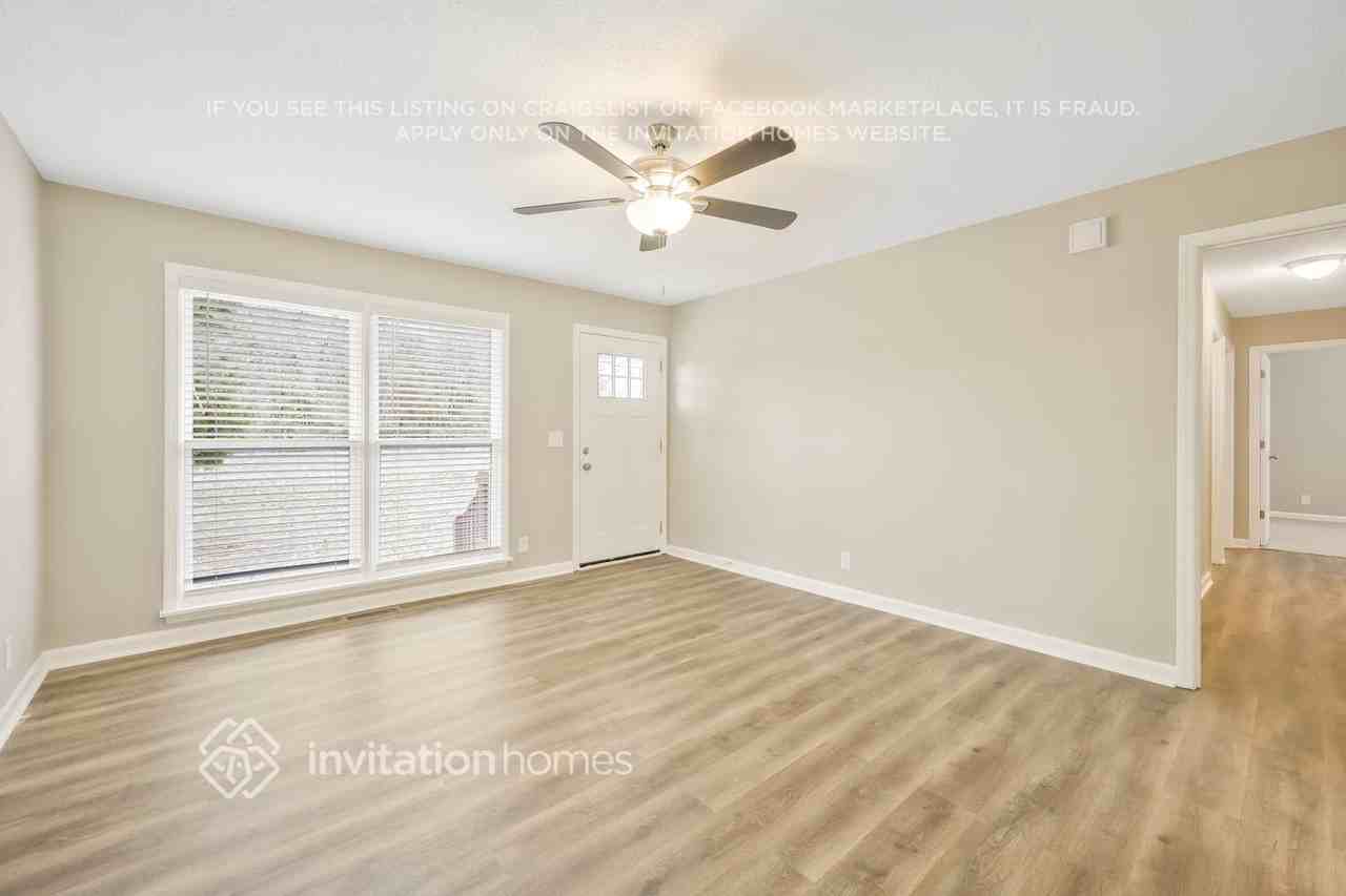 8826 Burleson Ln - Photo 4 of 21