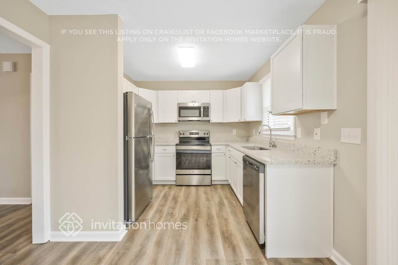 8826 Burleson Ln - Photo 7 of 21