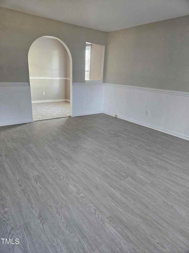 119 E Judd St - Photo 4 of 12