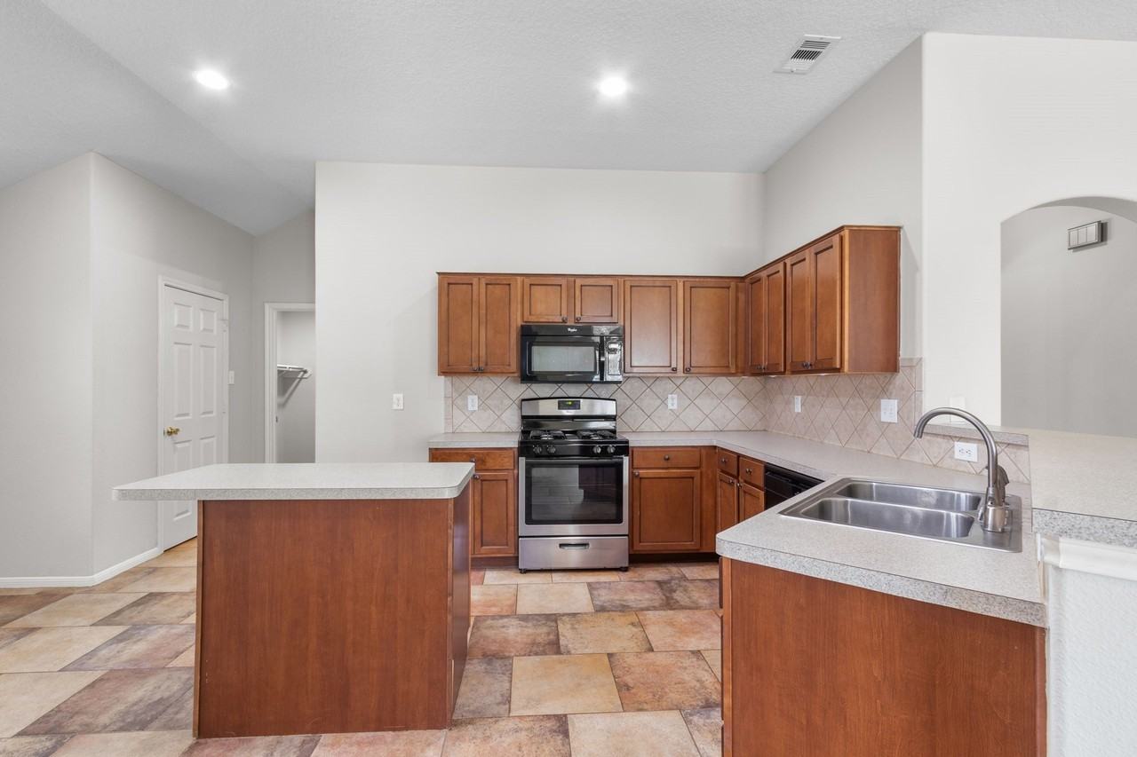 6614 Green Summer Ln - Photo 6 of 39