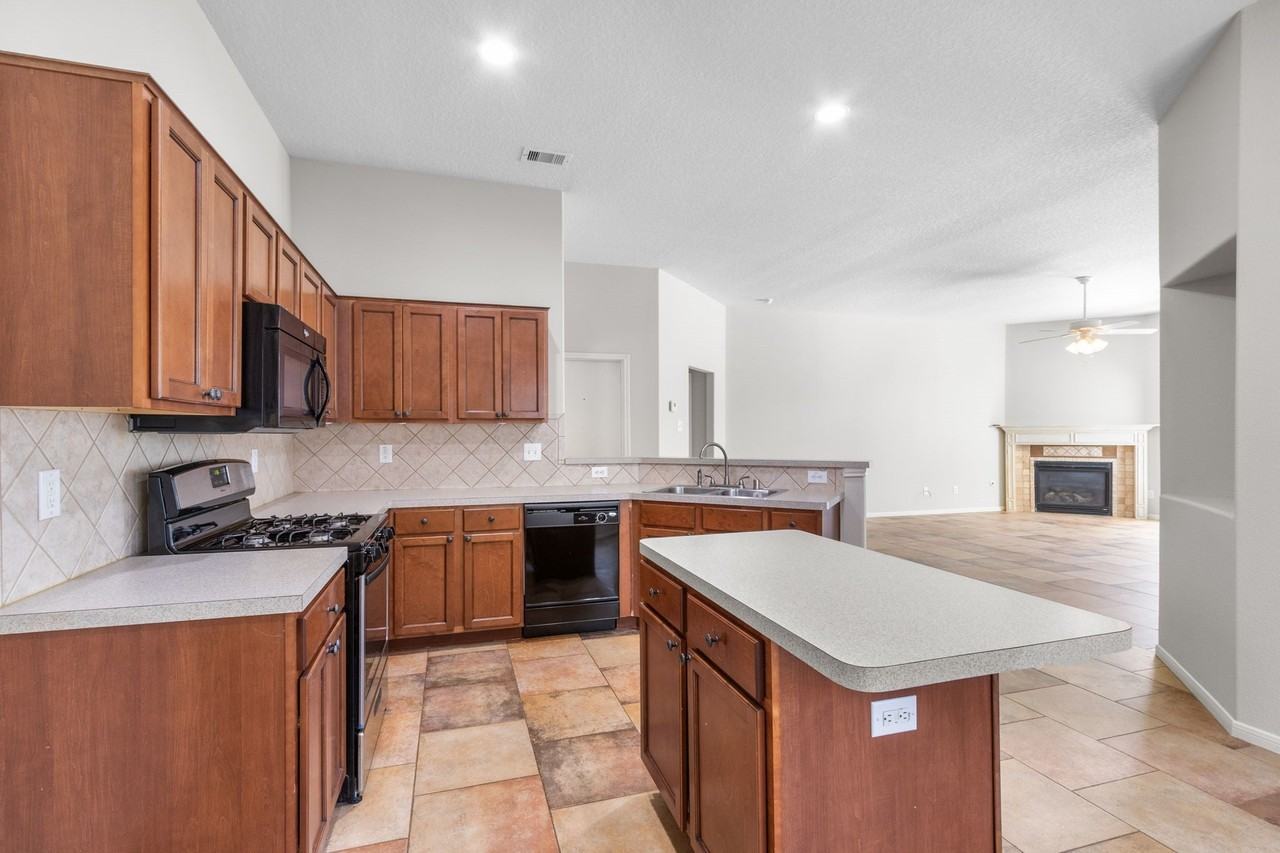 6614 Green Summer Ln - Photo 7 of 39