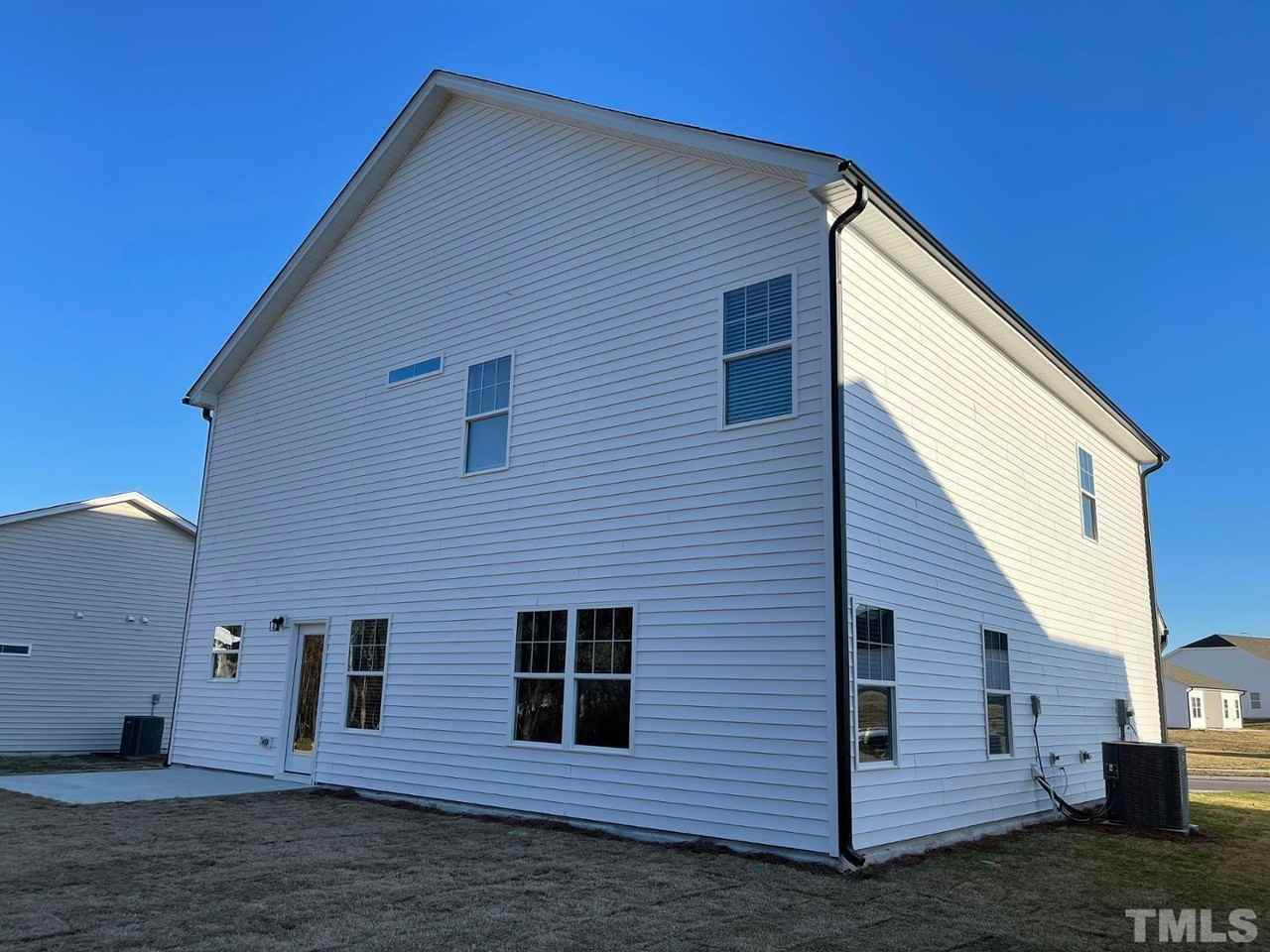 421 Troy Dr - Photo 3 of 27