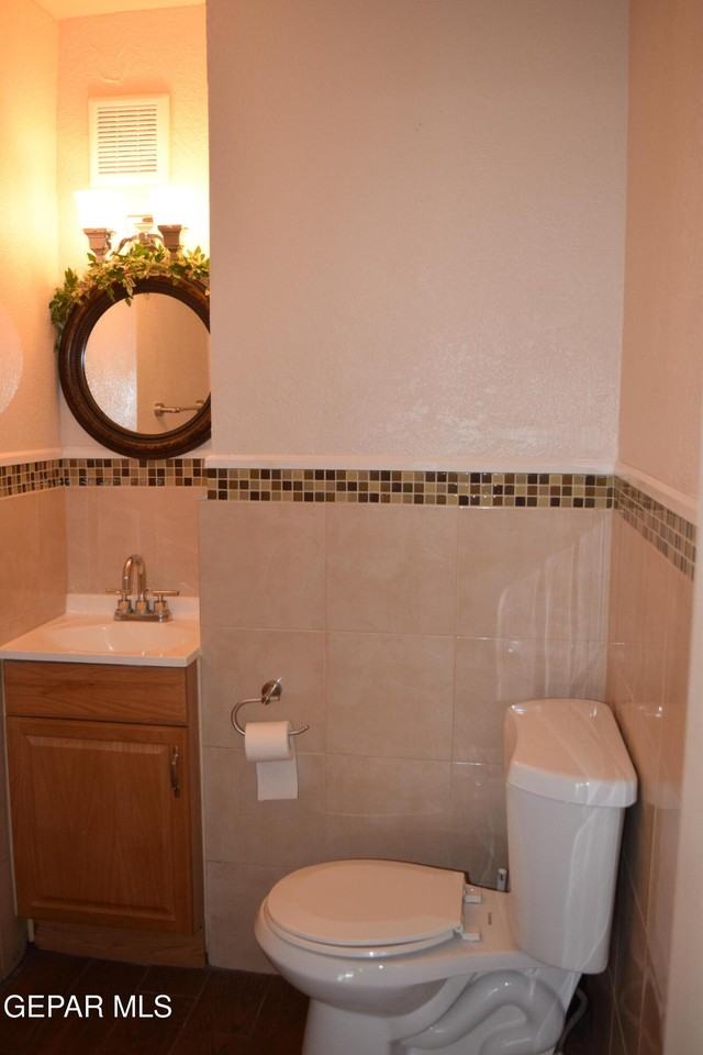 500 Thunderbird Dr - Photo 4 of 14