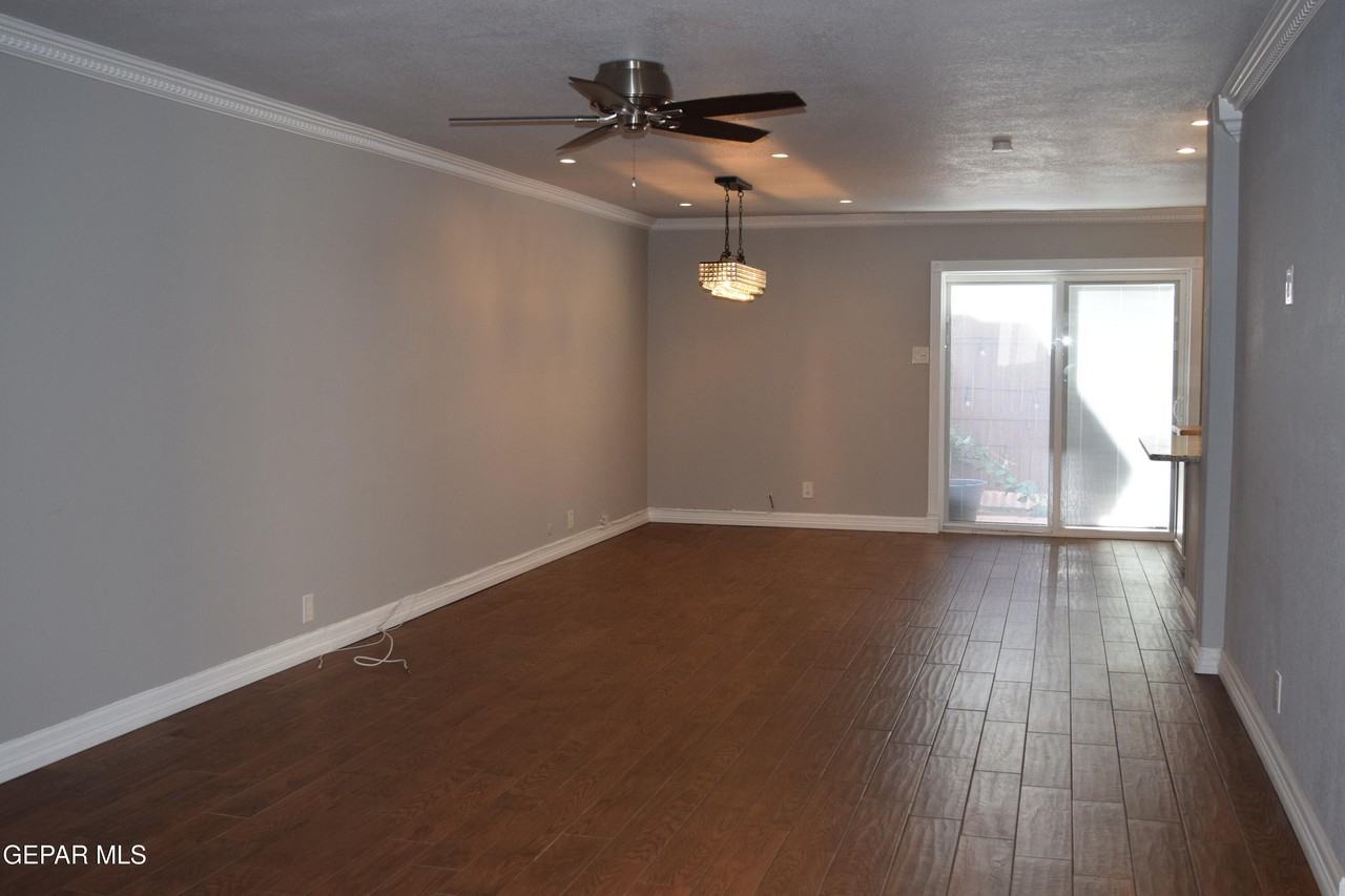 500 Thunderbird Dr - Photo 7 of 14