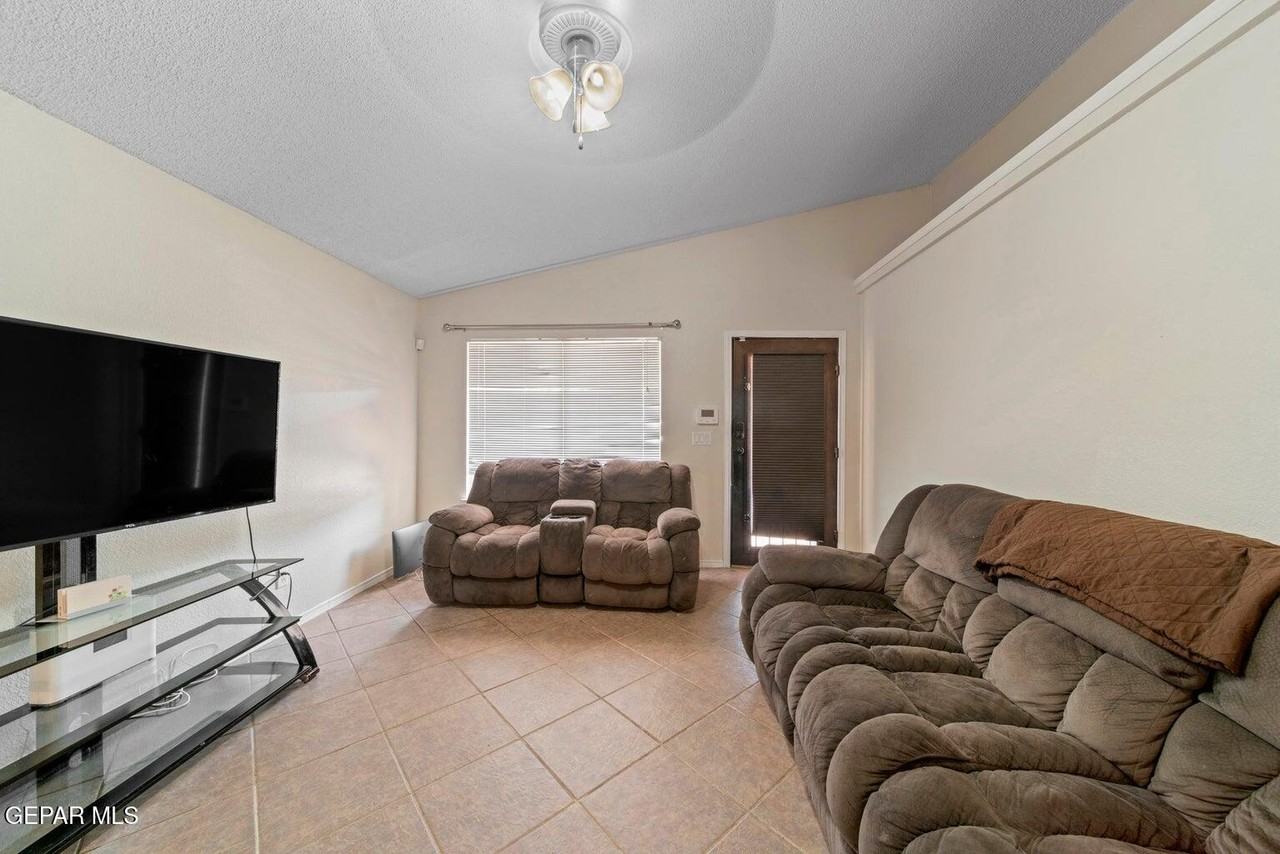 2199 Lisa Sherr St - Photo 2 of 14