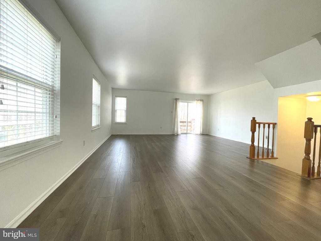 224 Liberty Dr - Photo 3 of 32