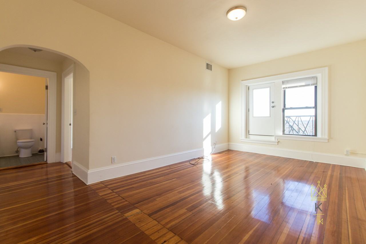 1463 Beacon St #34 - Photo 3 of 10