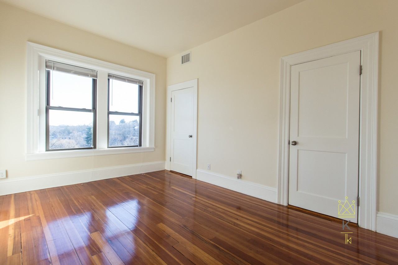 1463 Beacon St #34 - Photo 5 of 10