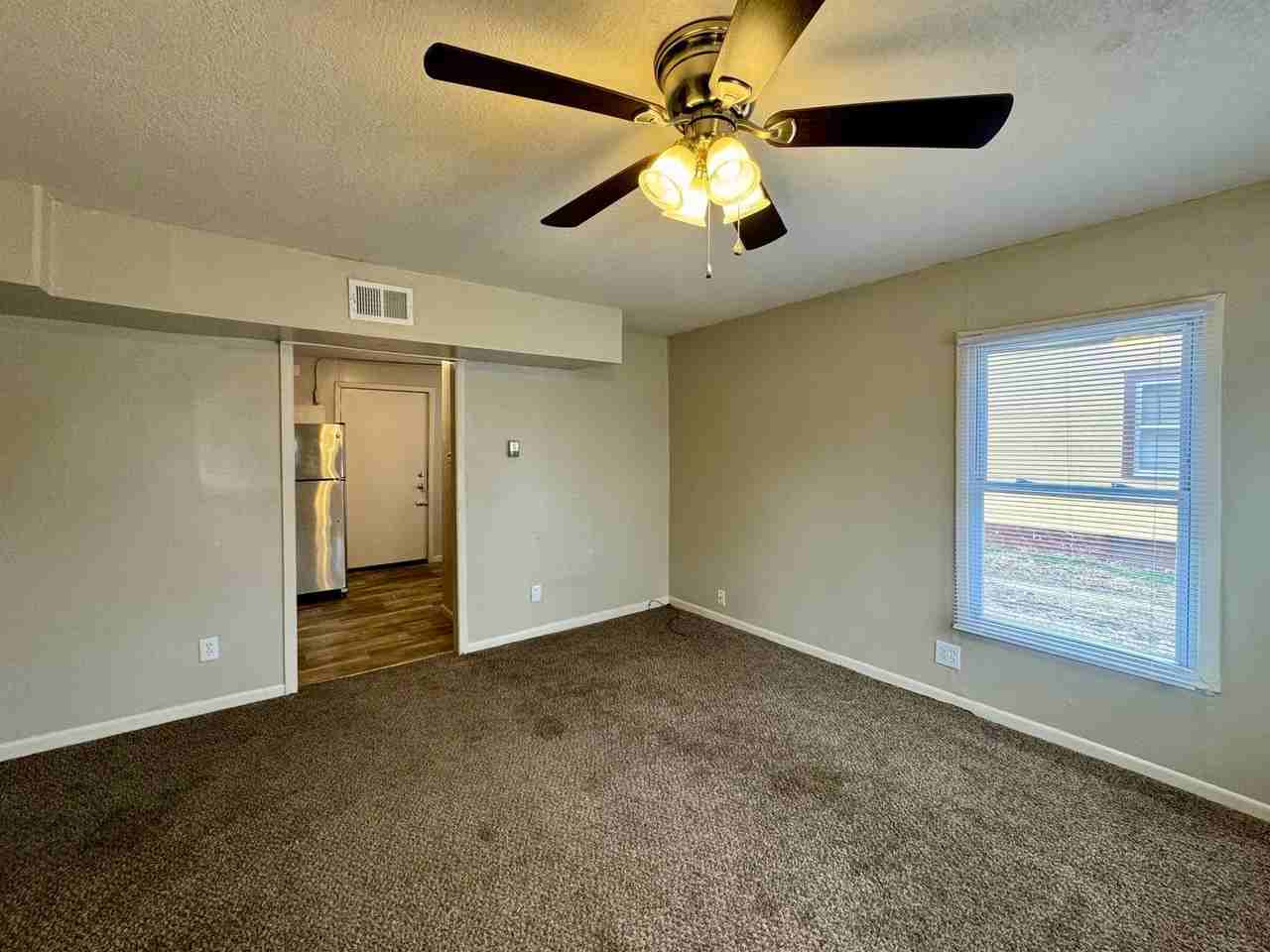 1535 S Hydraulic St - Photo 2 of 14
