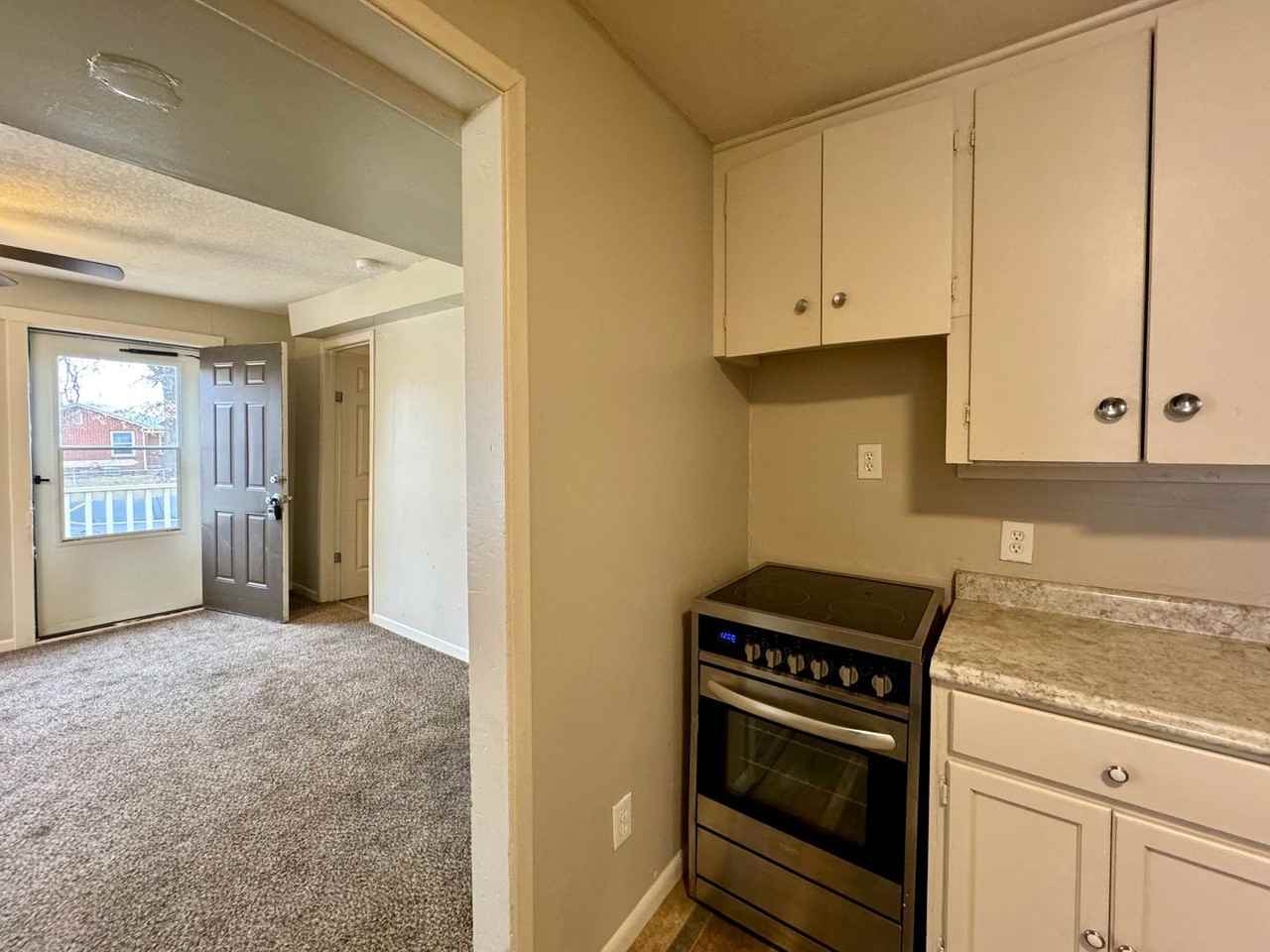 1535 S Hydraulic St - Photo 4 of 14