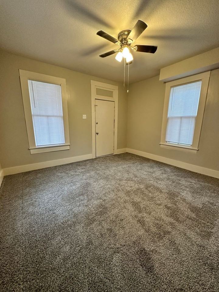 1016 S Market St - Photo 2 of 21