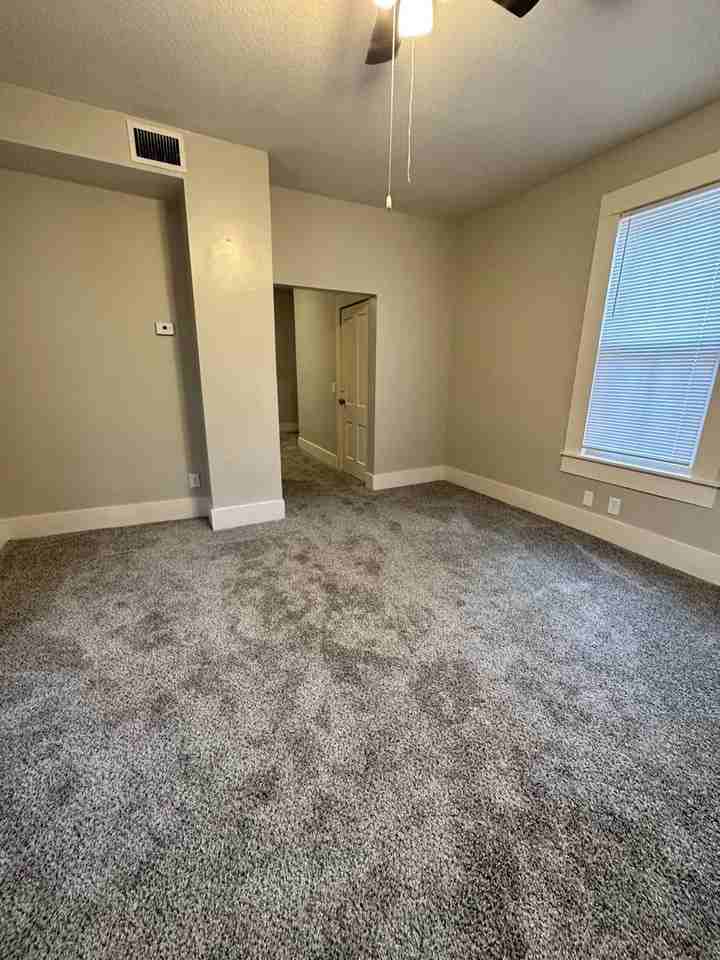 1016 S Market St - Photo 3 of 21