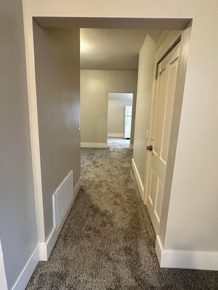 1016 S Market St - Photo 5 of 21