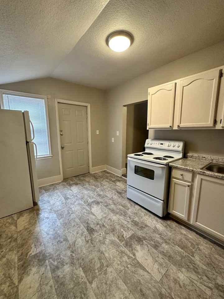 1016 S Market St - Photo 7 of 21