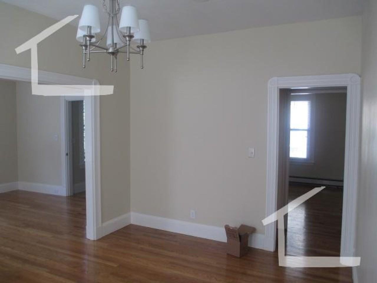 92 Surrey St - Photo 2 of 9