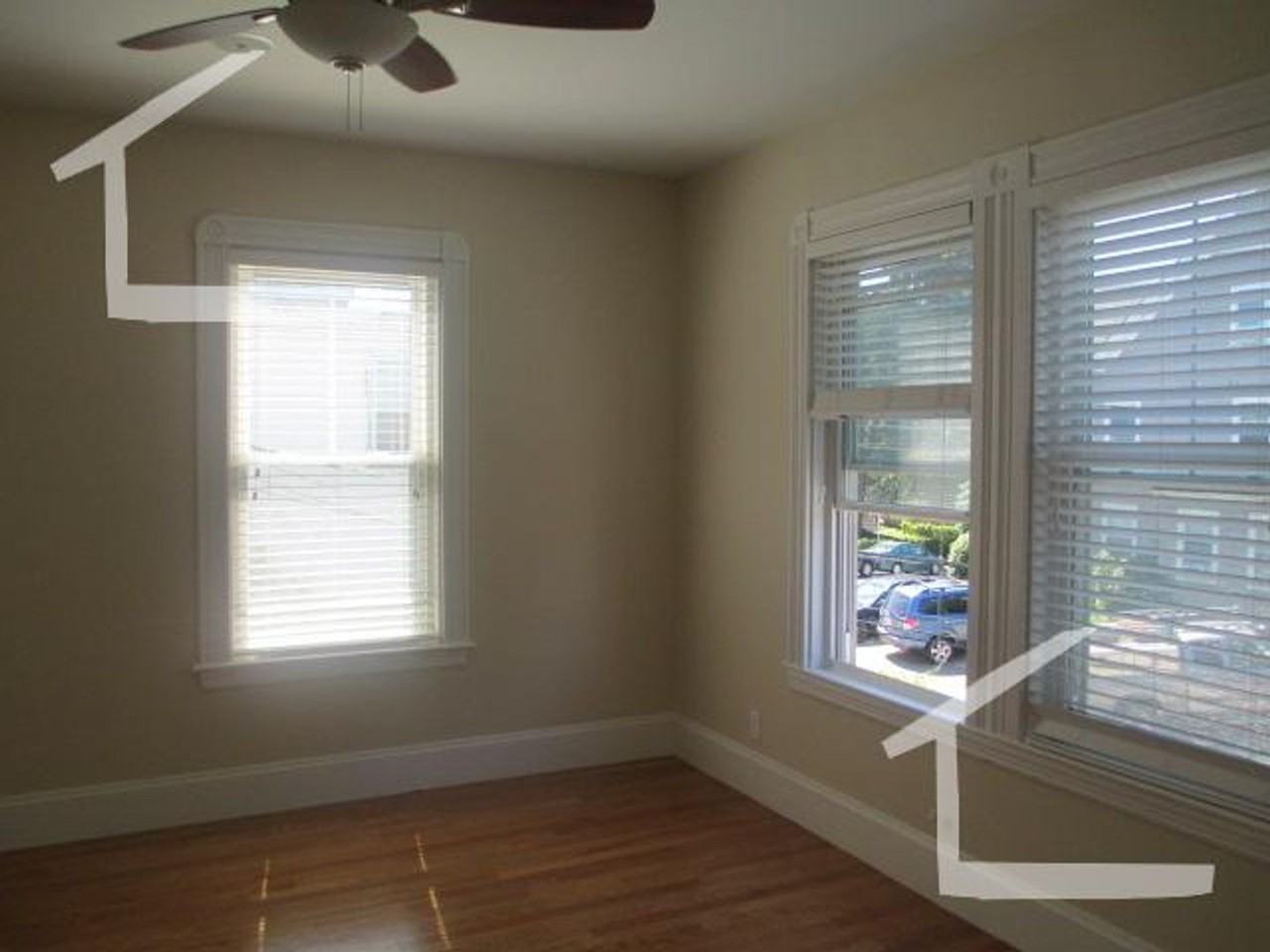 92 Surrey St - Photo 3 of 9