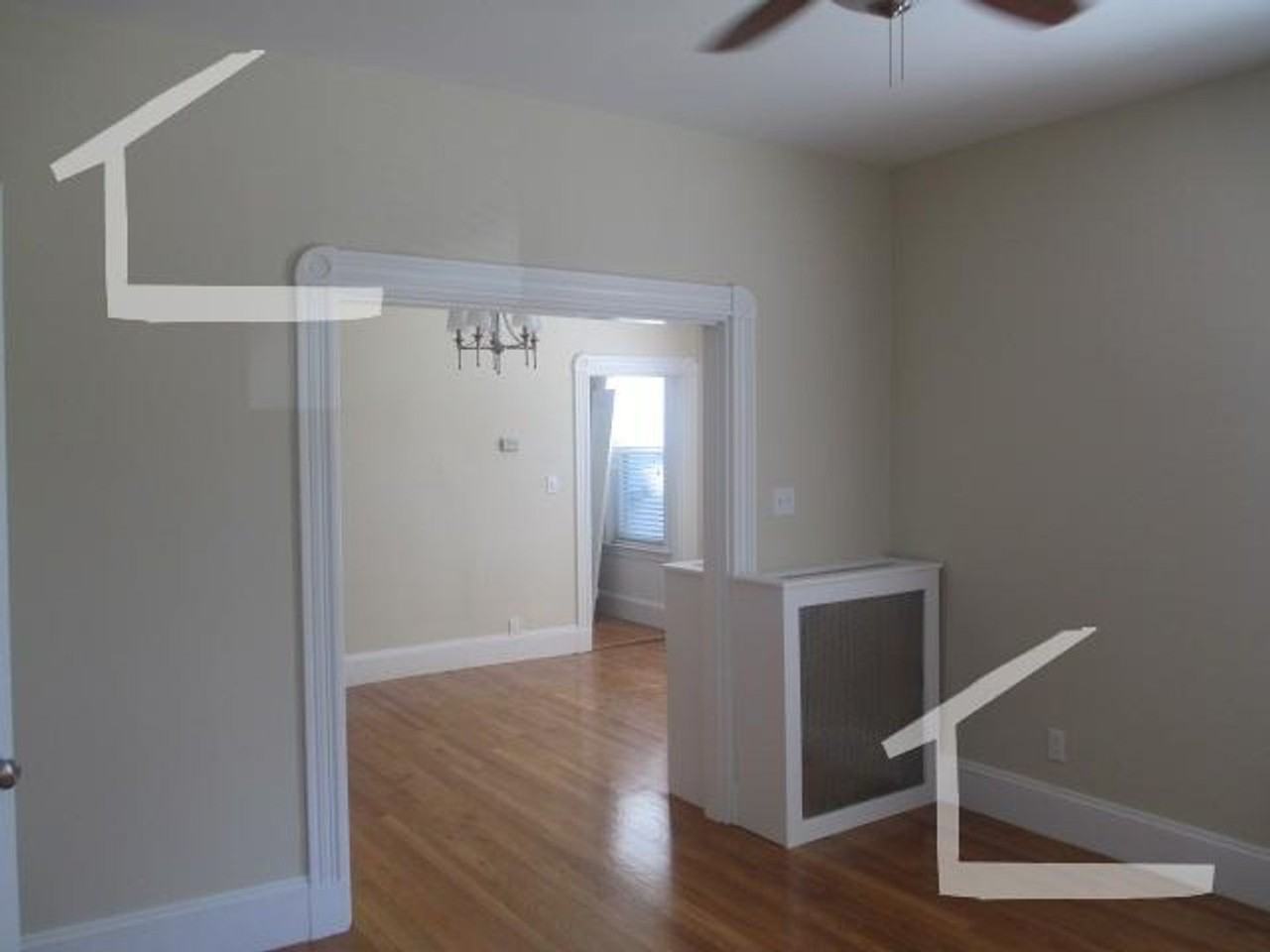 92 Surrey St - Photo 4 of 9