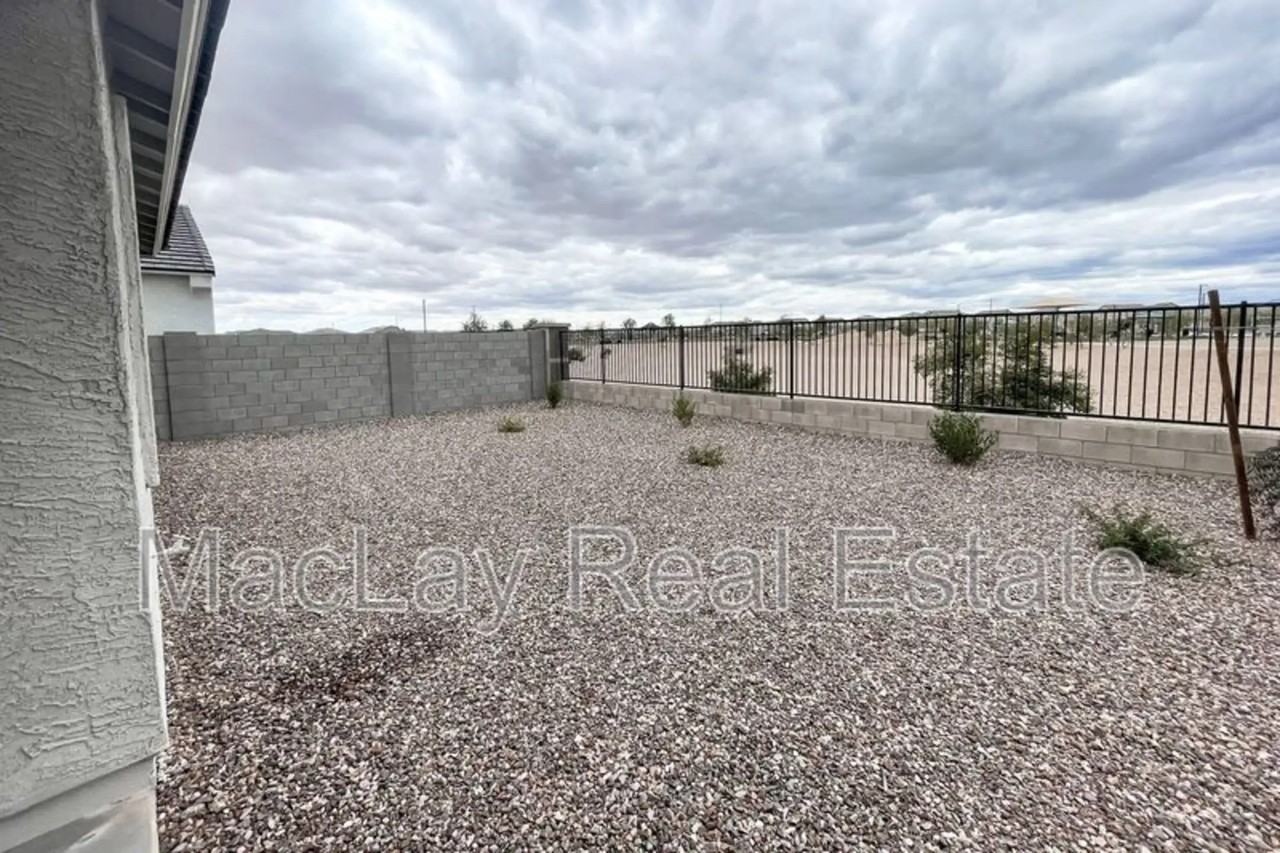 18444 W Desert Hollow Dr - Photo 2 of 28