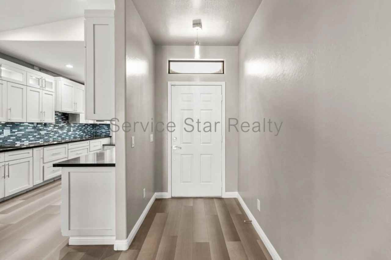 9012 W Fullam St - Photo 3 of 23