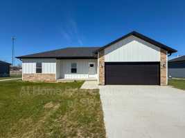 featured image of 199 W Oak Lawn St