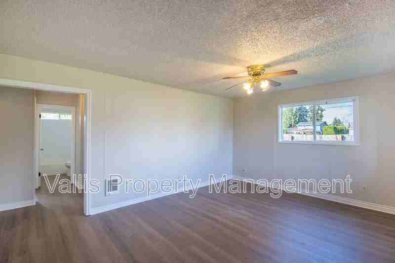 3630 Beverly Ave Ne - Photo 3 of 17