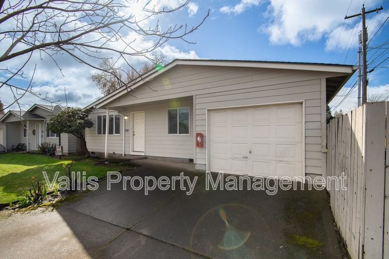 2570 Fisher Rd Ne - Photo 2 of 3