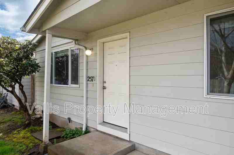 2570 Fisher Rd Ne - Photo 3 of 3