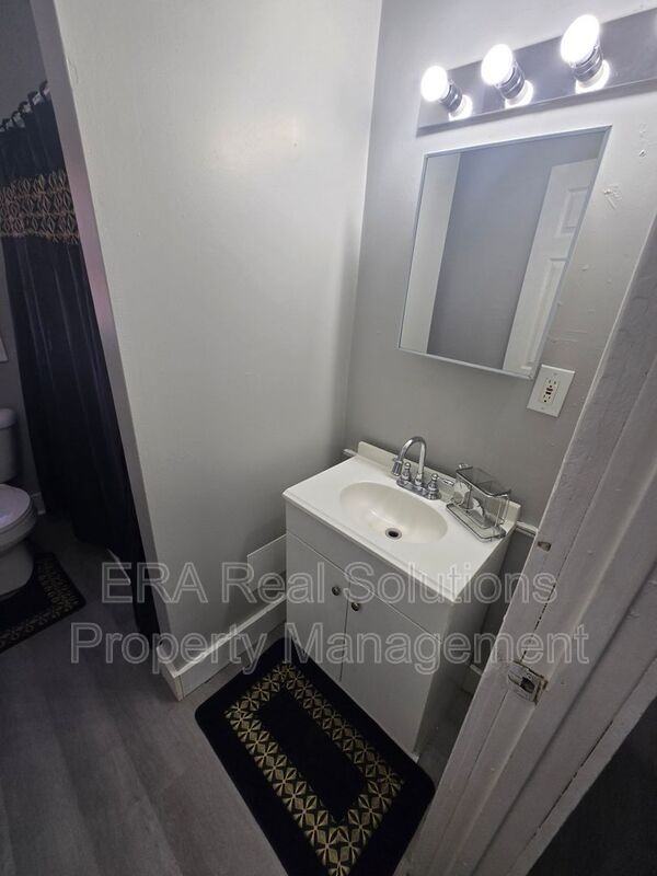 95 Whitethorne Ave - Photo 3 of 21