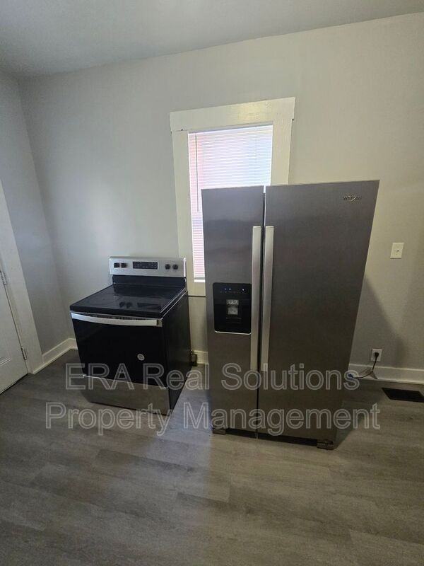 95 Whitethorne Ave - Photo 7 of 16