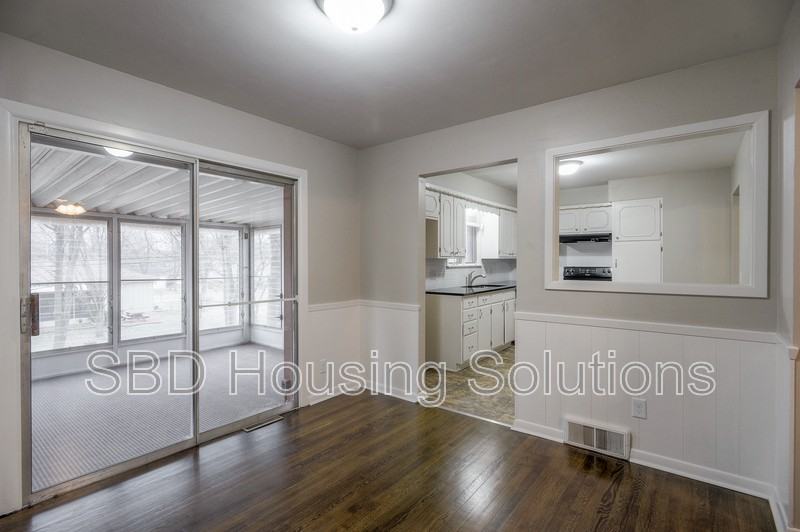 807 N Piute Ave - Photo 3 of 10