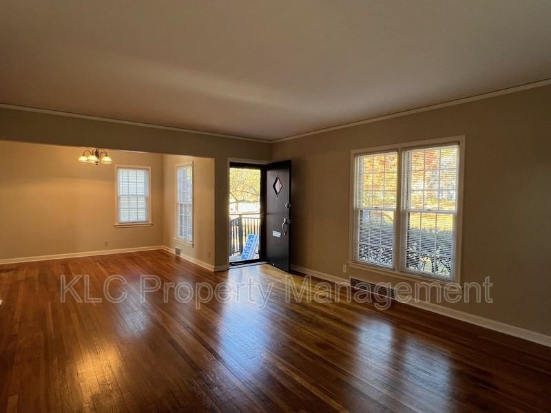 4322 Northwest Dr - Photo 3 of 19