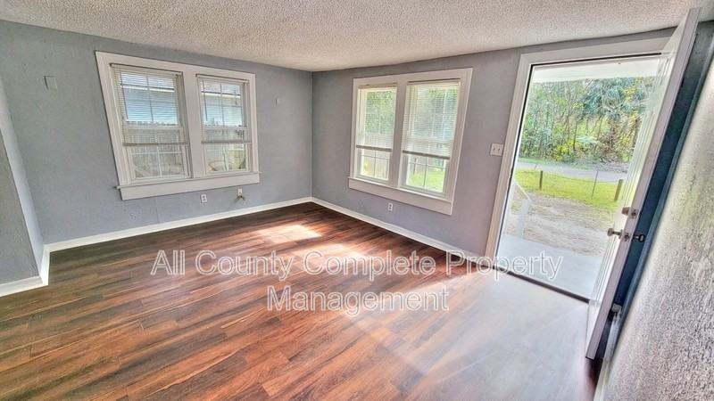 3553 Owen Ave - Photo 3 of 19