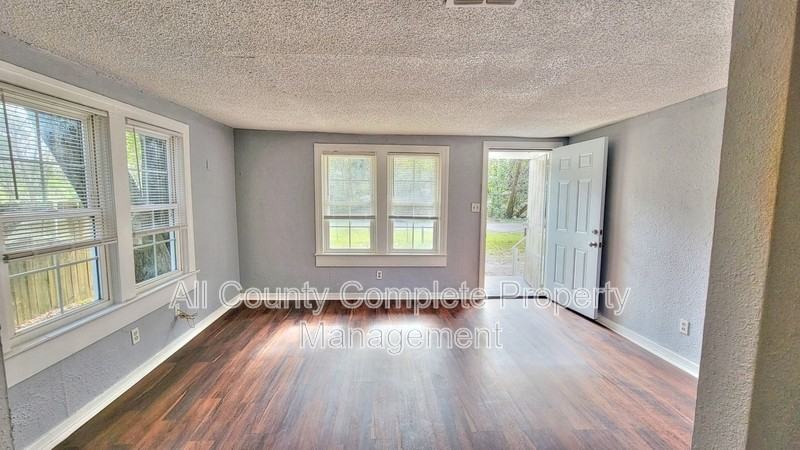 3553 Owen Ave - Photo 6 of 19