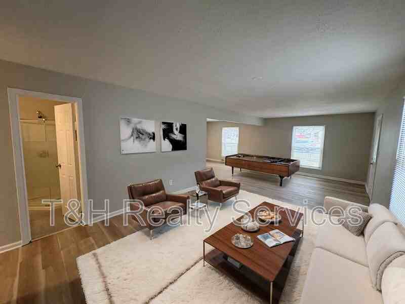 955 N Belmont Ave - Photo 5 of 30
