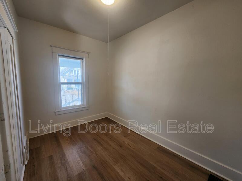 843 New Hampshire St - Photo 6 of 25