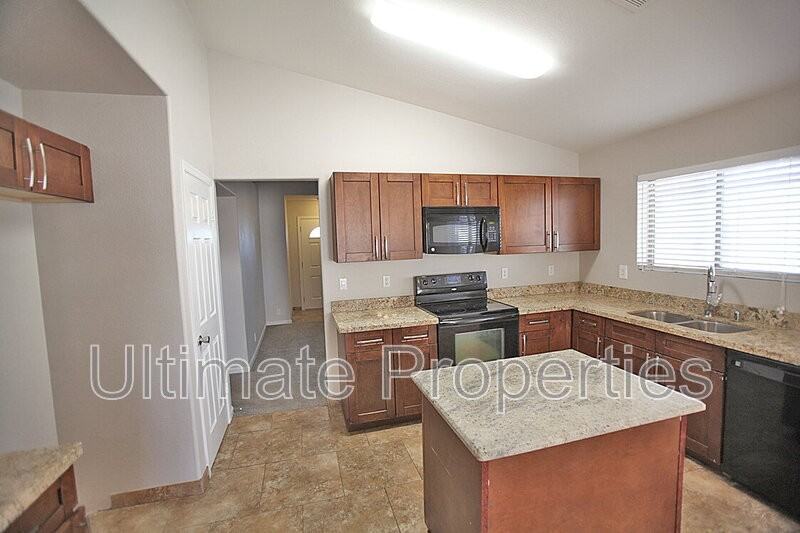 15738 W Elm St - Photo 6 of 18