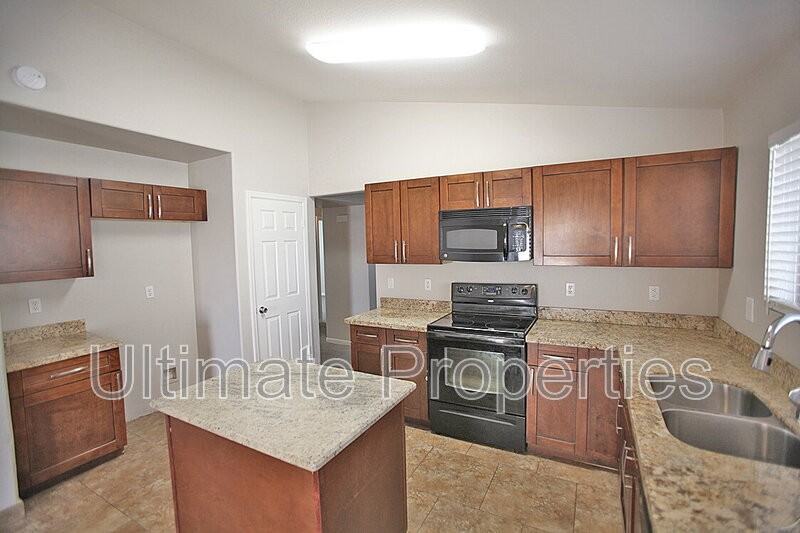 15738 W Elm St - Photo 7 of 18