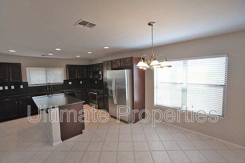 11770 W Apache St - Photo 2 of 21